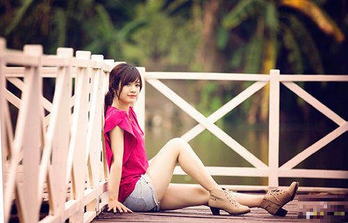 Nhan sắc hot girl Kiến Trúc vừa đệm đàn vừa hát “Để mãi có nhau”