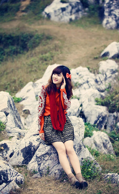 Nhan sắc hot girl Kiến Trúc vừa đệm đàn vừa hát “Để mãi có nhau”