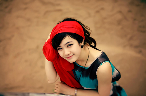 Nhan sắc hot girl Kiến Trúc vừa đệm đàn vừa hát “Để mãi có nhau”