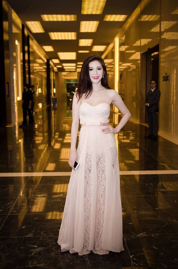  Những cựu hot girl Việt làm mẹ nhưng vẫn xinh lung linh