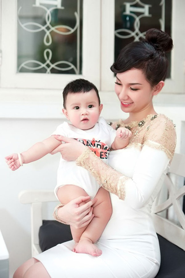  Những cựu hot girl Việt làm mẹ nhưng vẫn xinh lung linh