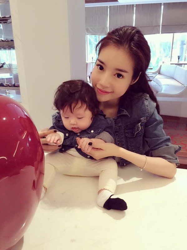  Những cựu hot girl Việt làm mẹ nhưng vẫn xinh lung linh