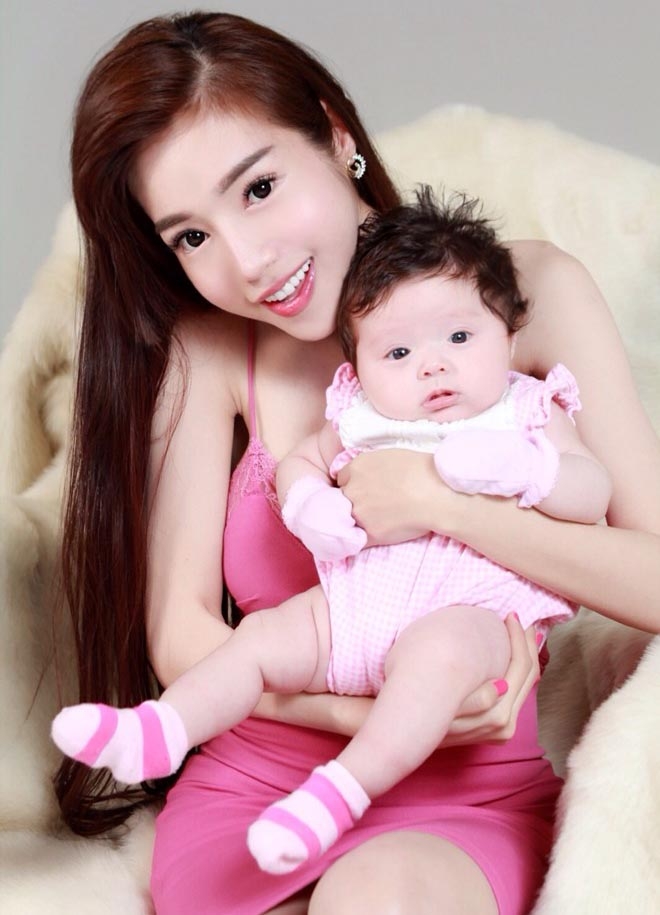  Những cựu hot girl Việt làm mẹ nhưng vẫn xinh lung linh