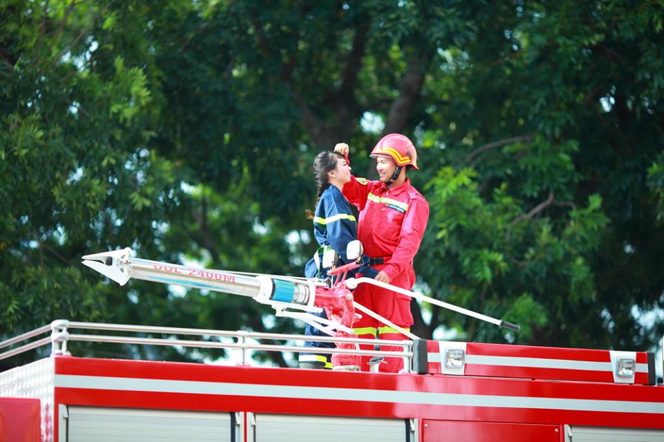 Bộ ảnh cưới độc đáo trong trang phục lính cứu hỏa gây sốt Bộ ảnh cưới độc đáo trong trang phục lính cứu hỏa gây sốt