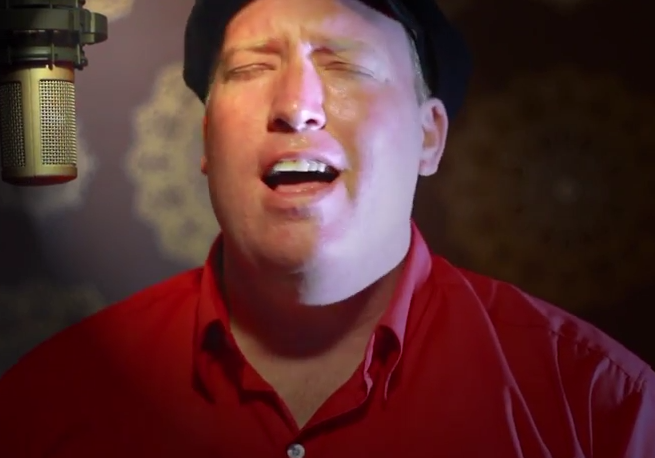 Ca sĩ người Mỹ cover “Chắc ai đó sẽ về” cực hay