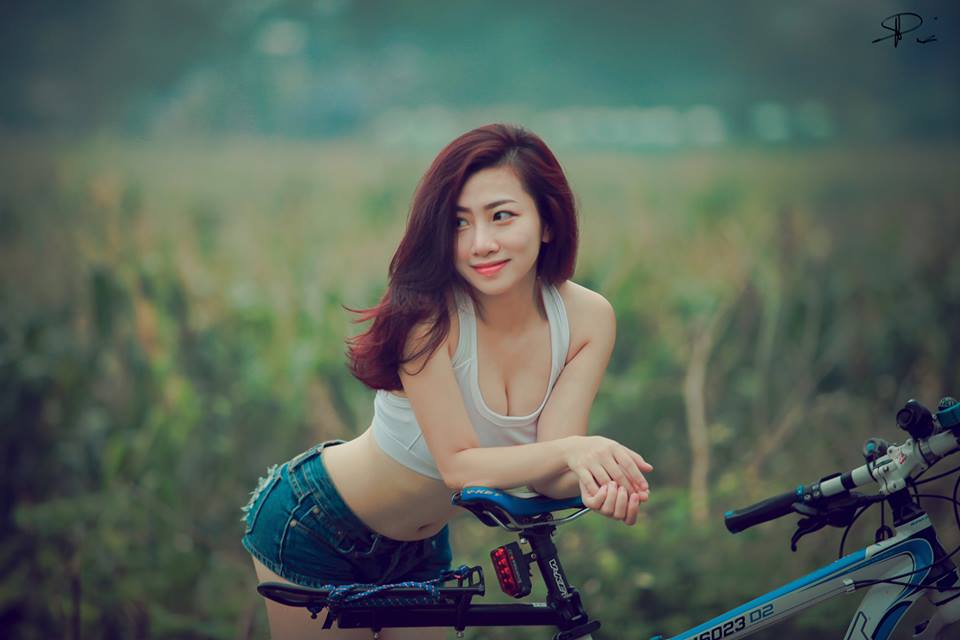 Vóc dáng eo thon của huấn luyện viên thể hình 9X