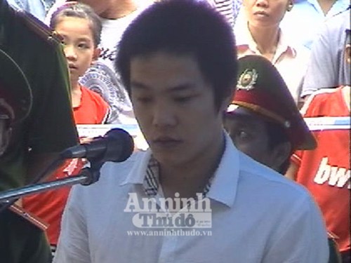 Quảng Nam: Thanh niên vác dao chém người yêu vì mơ bị bóp cổ