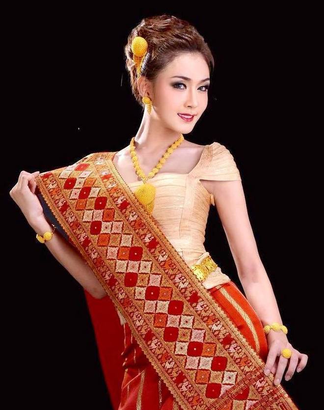 Vẻ đẹp quyến rũ của hot girl chuyển giới Piyada