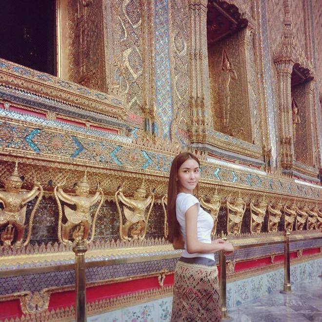 Vẻ đẹp quyến rũ của hot girl chuyển giới Piyada