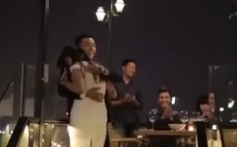 Màn cầu hôn lãng mạn tại Hà Nội ghi hình bằng flycam