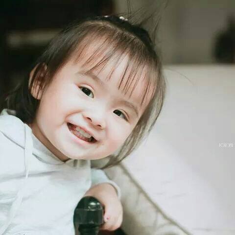 Em bé 18 tháng giống hệt Xuân Mai “điên đảo” dân mạng