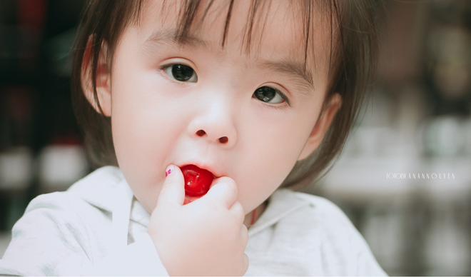 Em bé 18 tháng giống hệt Xuân Mai “điên đảo” dân mạng