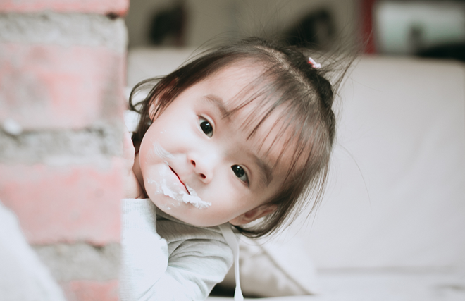 Em bé 18 tháng giống hệt Xuân Mai “điên đảo” dân mạng