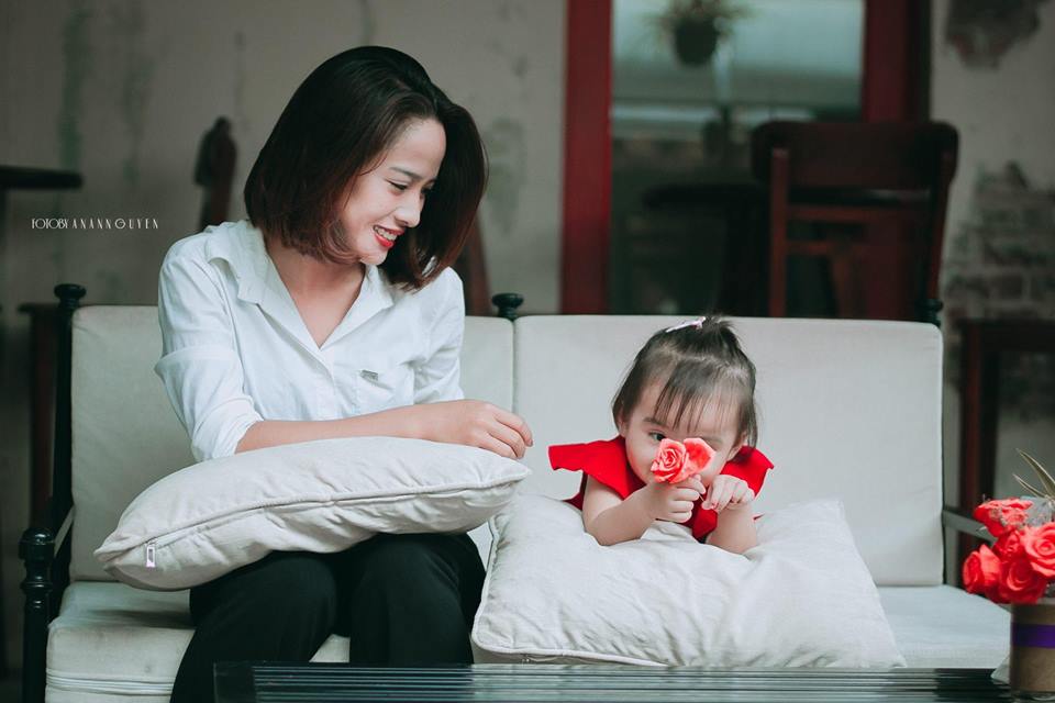 Em bé 18 tháng giống hệt Xuân Mai “điên đảo” dân mạng