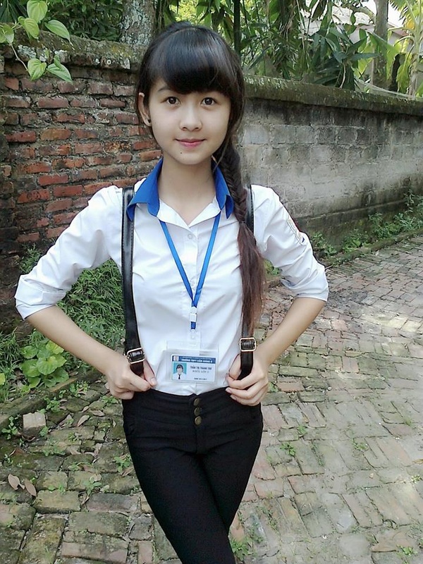 Gái xinh tạo dáng “độc, lạ” chụp ảnh bất ngờ nổi tiếng trên mạng