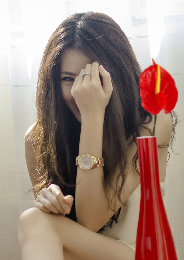 Nhan sắc hot girl đất Cảng giống hoa hậu Hà Kiều Anh