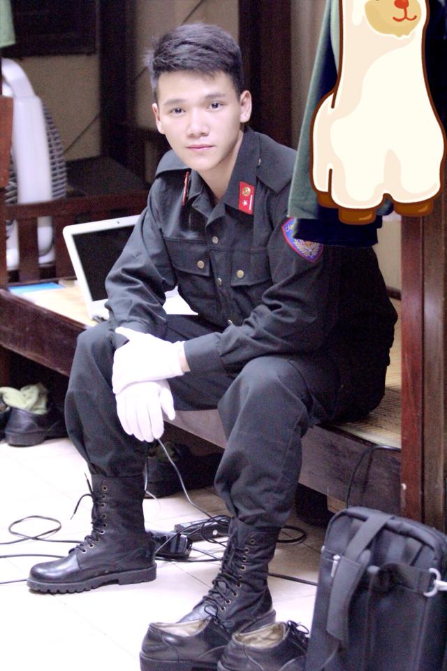 Gặp nam sinh cảnh sát giao thông điển trai gây sốt Gặp nam sinh cảnh sát giao thông điển trai gây sốt