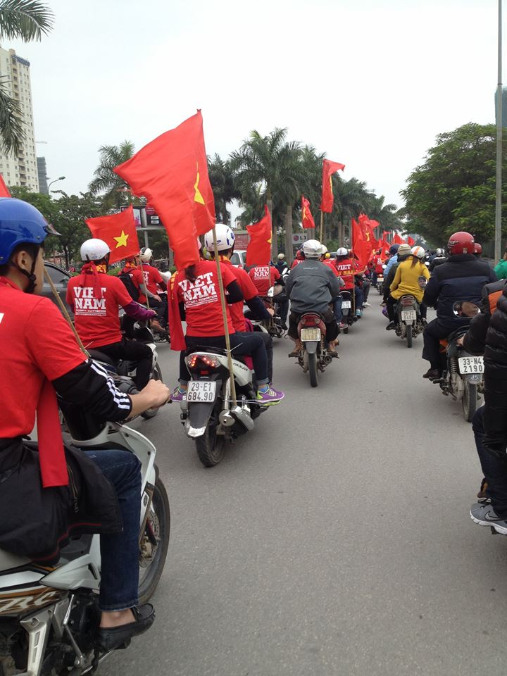 Việt Nam – Malaysia: Dân mạng “sắm” gì đi xem bán kết?