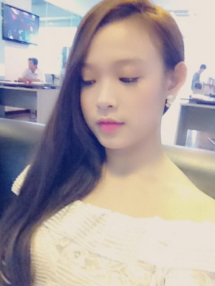 Cựu hot girl Huyền Baby tung ảnh xinh như “thiên thần” 