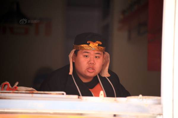 Xôn xao chàng trai giả Trư Bát Giới bán móng giò trên phố Xôn xao chàng trai giả Trư Bát Giới bán móng giò trên phố