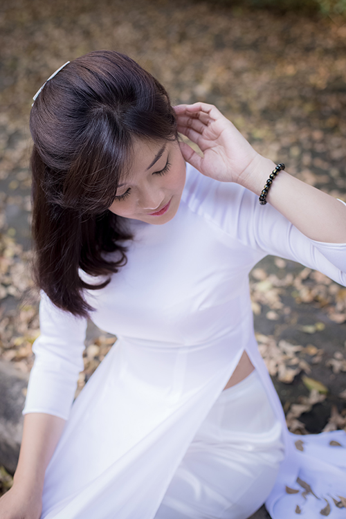 Hot girl Hoàng Yến Chibi đẹp tinh khôi trong tà áo dài