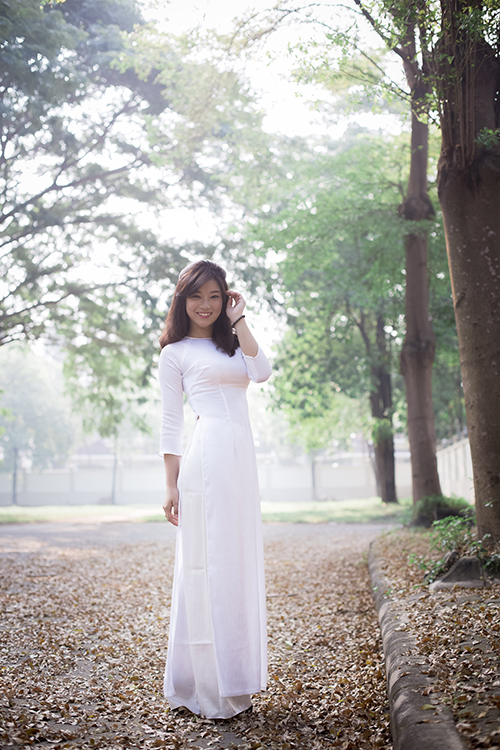 Hot girl Hoàng Yến Chibi đẹp tinh khôi trong tà áo dài