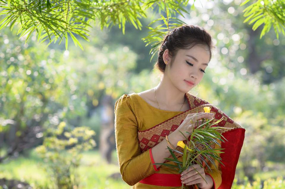 Vẻ đẹp “vạn người mê” của hot girl người Lào
