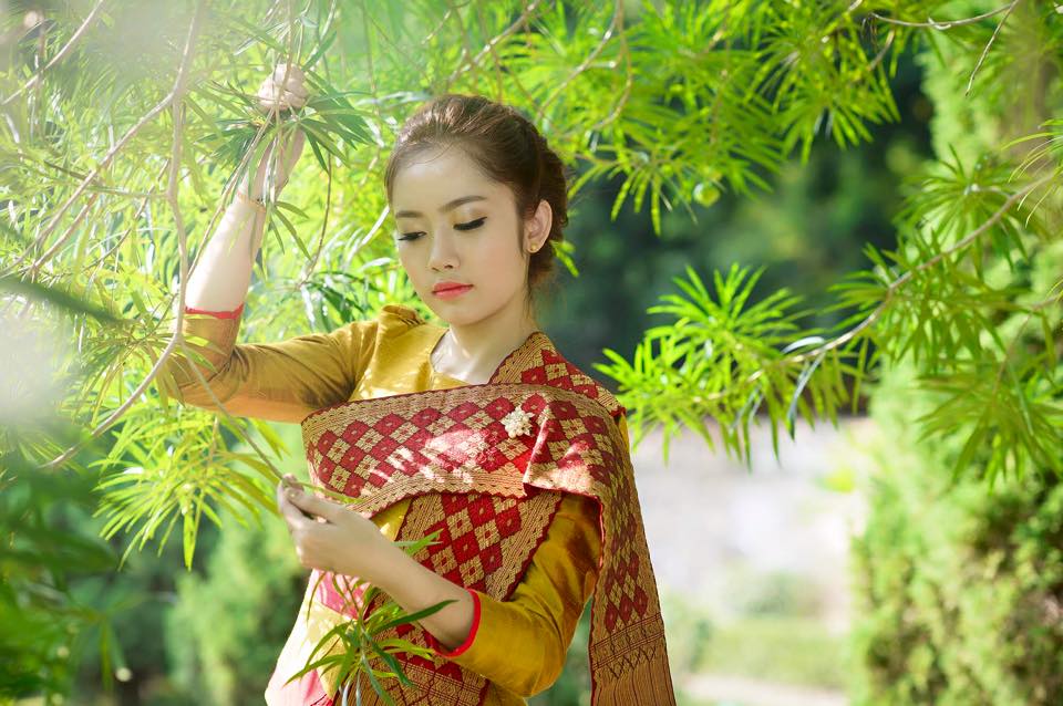 Vẻ đẹp “vạn người mê” của hot girl người Lào