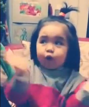 Cover “Mình yêu nhau đi” của bé 2 tuổi cực đáng yêu