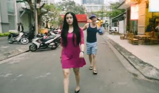 Cười nghiêng ngả với Anh không đòi quà phiên bản “Tây bánh bèo” 