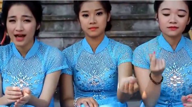 Cover Tình yêu màu nắng của ba hotgirl  gây sốt