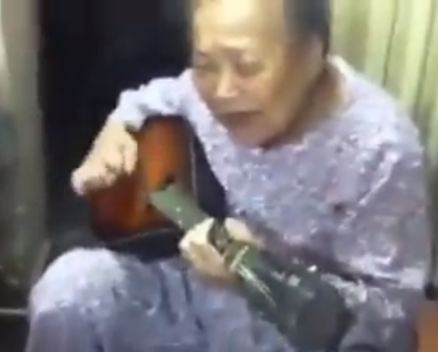 Hot clip “Cô gái mở đường” của cụ bà 80 tuổi