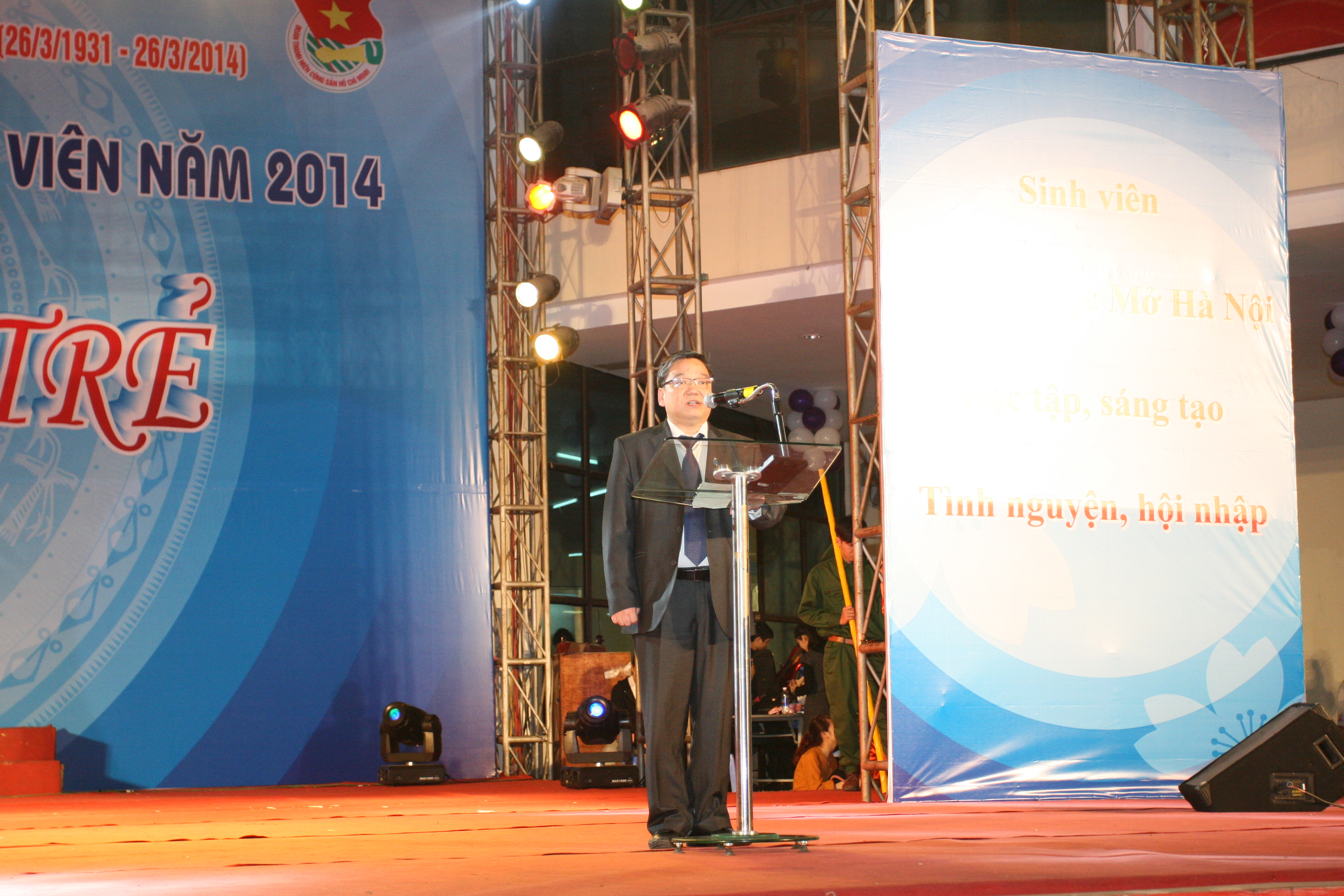 Kỷ lục tiết mục 200 người biểu diễn trong đêm “Sắc màu tuổi trẻ