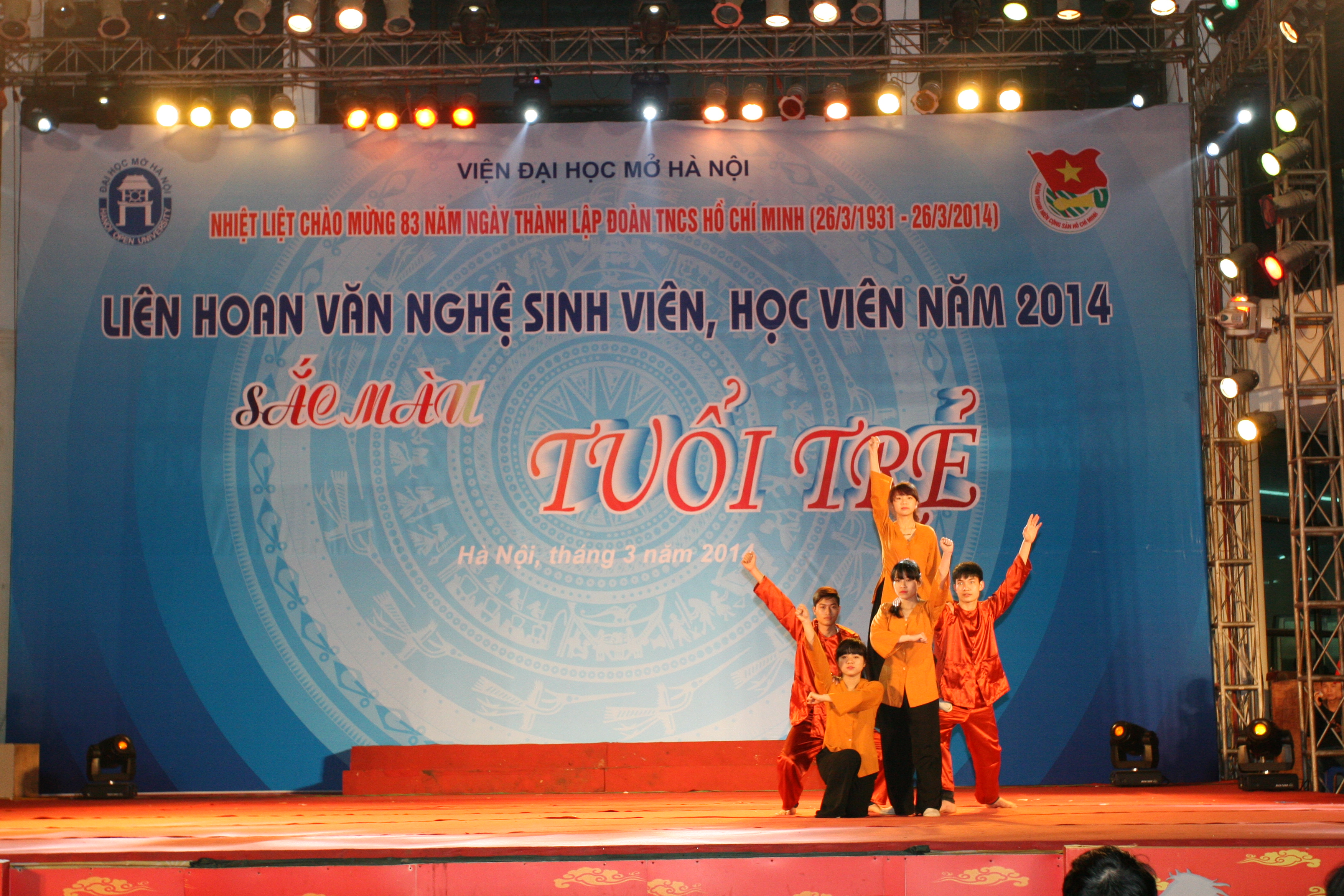 Kỷ lục tiết mục 200 người biểu diễn trong đêm “Sắc màu tuổi trẻ
