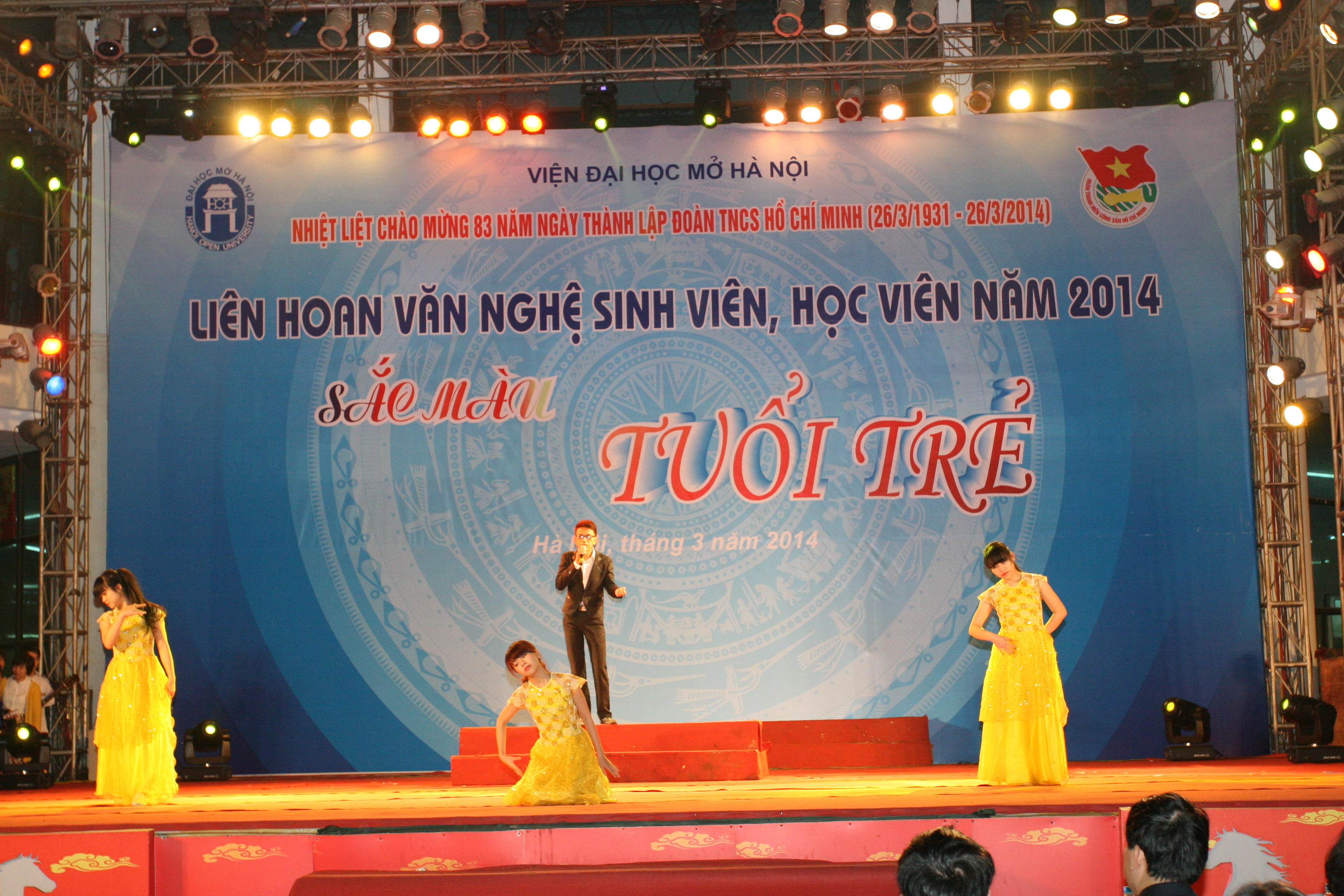 Kỷ lục tiết mục 200 người biểu diễn trong đêm “Sắc màu tuổi trẻ