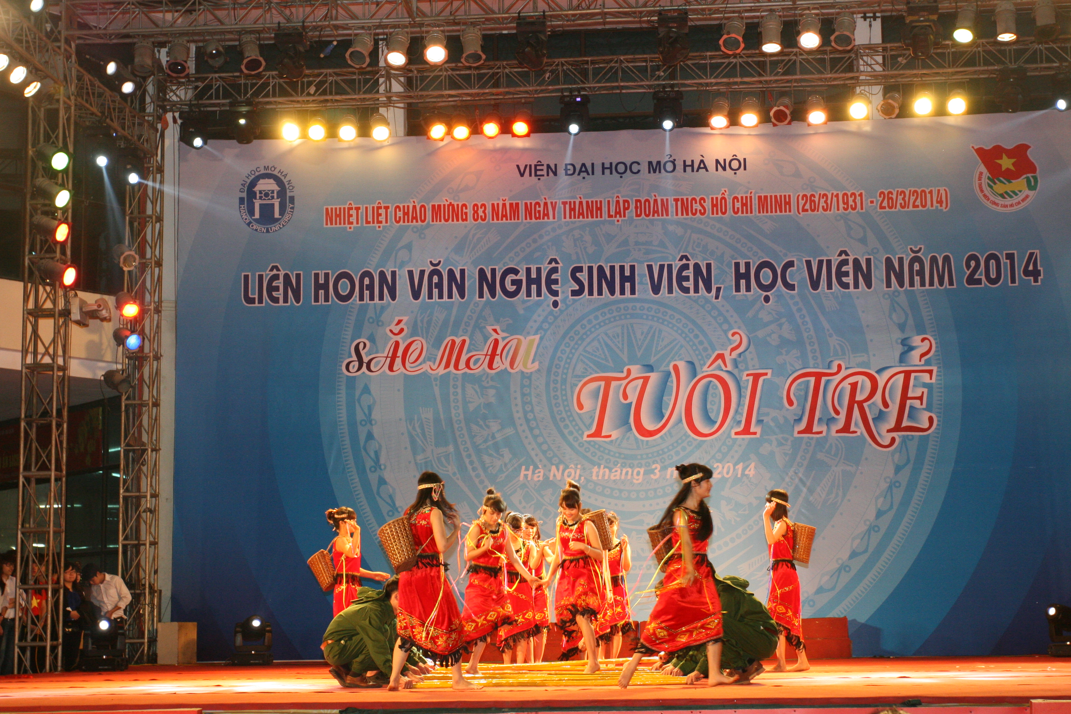 Kỷ lục tiết mục 200 người biểu diễn trong đêm “Sắc màu tuổi trẻ