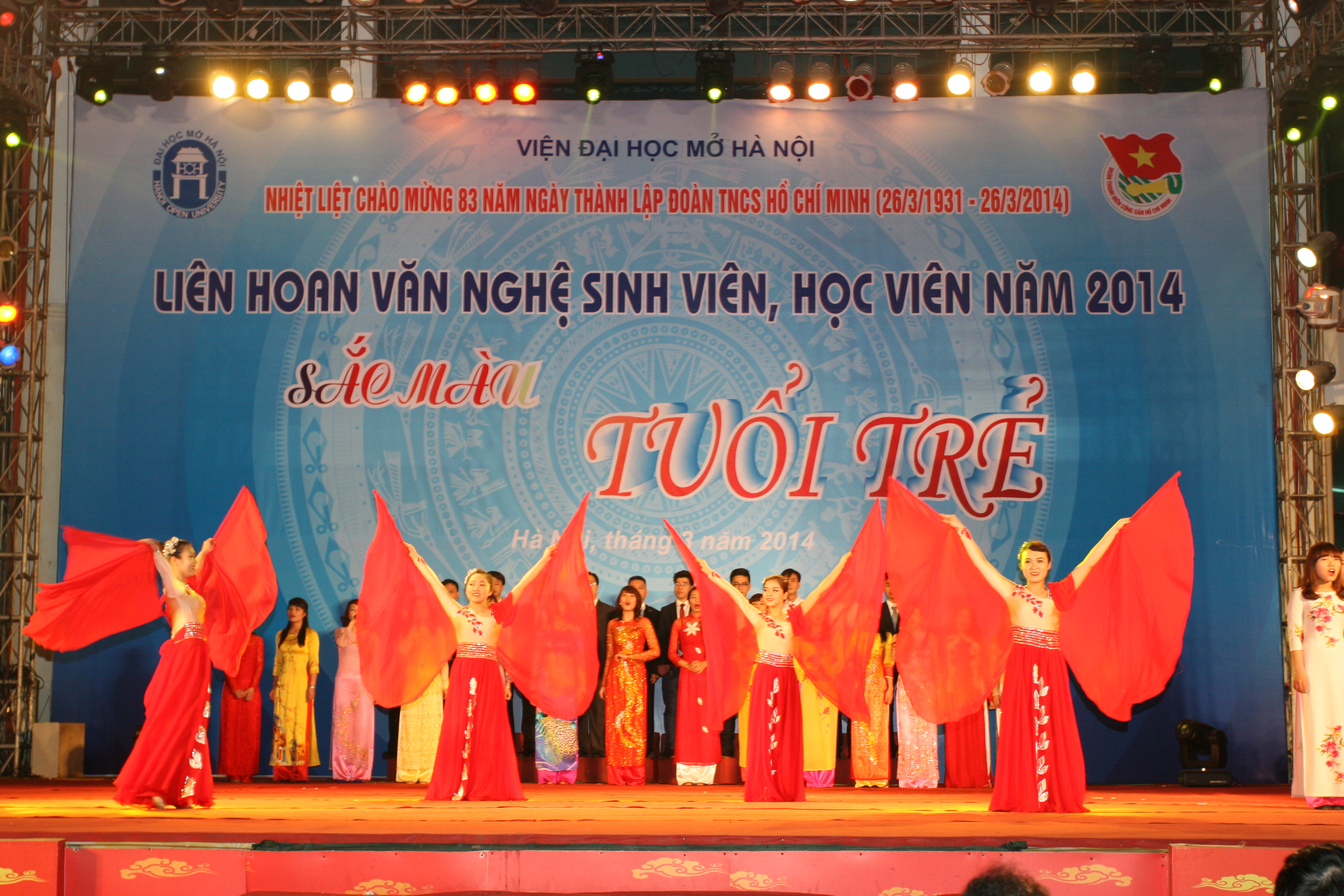 Kỷ lục tiết mục 200 người biểu diễn trong đêm “Sắc màu tuổi trẻ