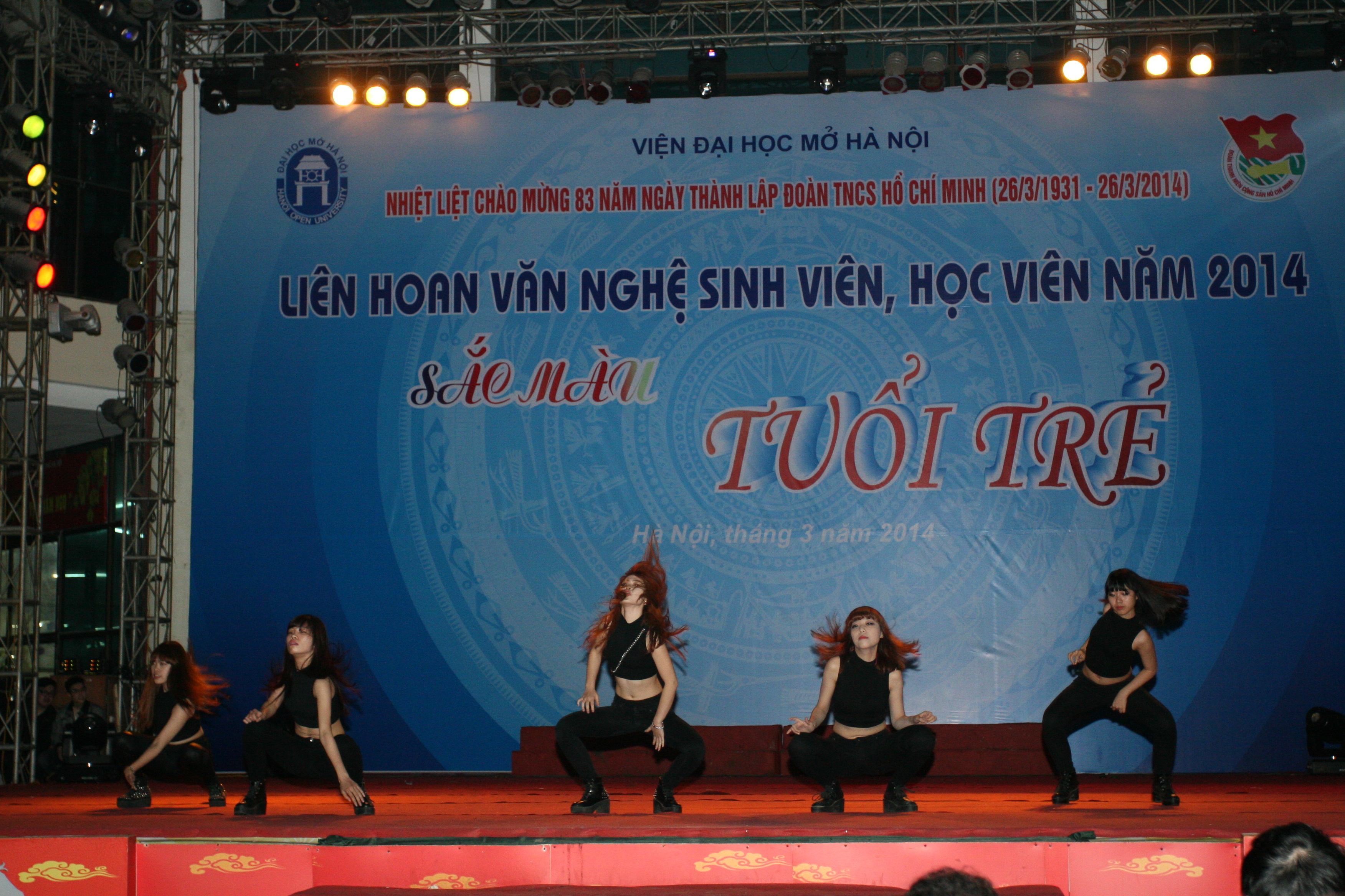 Kỷ lục tiết mục 200 người biểu diễn trong đêm “Sắc màu tuổi trẻ