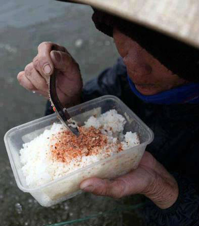 Ngày 8/3 đau lòng trước cảnh những người phụ nữ vất vả Ngày 8/3 đau lòng trước cảnh những người phụ nữ vất vả