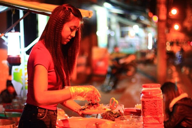 Xuất hiện hình ảnh mới nhất của hotgirl bánh tráng trộn