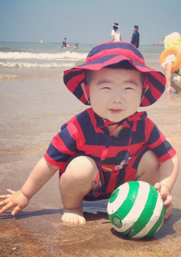  Bộ ảnh “Cậu bé mặt bánh bao” gây sốt cộng đồng mạng