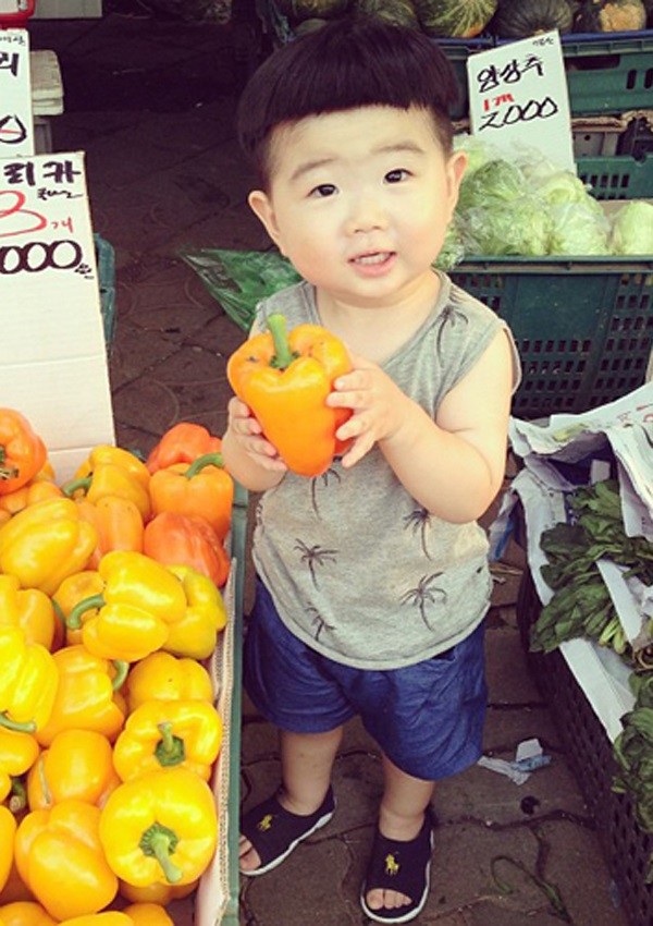  Bộ ảnh “Cậu bé mặt bánh bao” gây sốt cộng đồng mạng