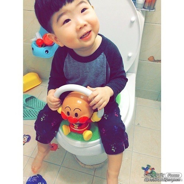  Bộ ảnh “Cậu bé mặt bánh bao” gây sốt cộng đồng mạng