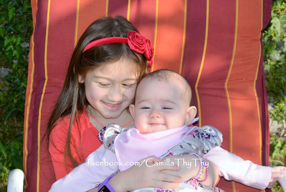 Bé Việt Kiều hát “Em lên bốn” bằng tiếng Việt siêu đáng yêu