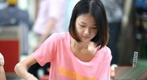 Xúc động hotgirl “Tây thi rau câu” nghỉ học để nuôi em