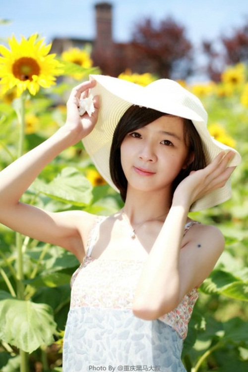 Xúc động hotgirl “Tây thi rau câu” nghỉ học để nuôi em