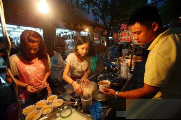 Xúc động hotgirl “Tây thi rau câu” nghỉ học để nuôi em