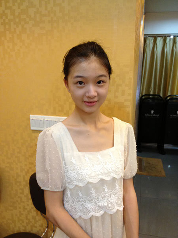 Xúc động hotgirl “Tây thi rau câu” nghỉ học để nuôi em