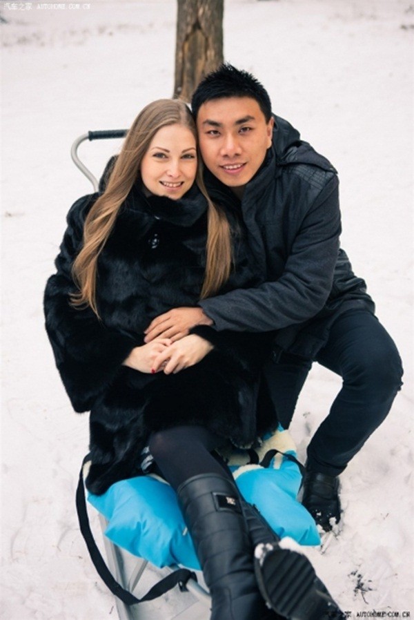 Lộ diện cô gái mặc nội y “làm bánh bao” là người Ukraine