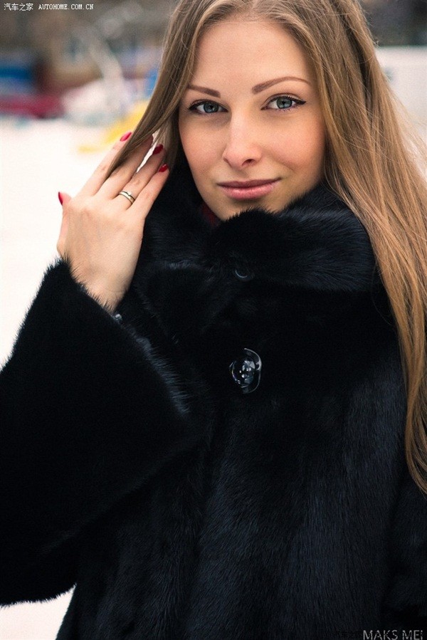 Lộ diện cô gái mặc nội y “làm bánh bao” là người Ukraine